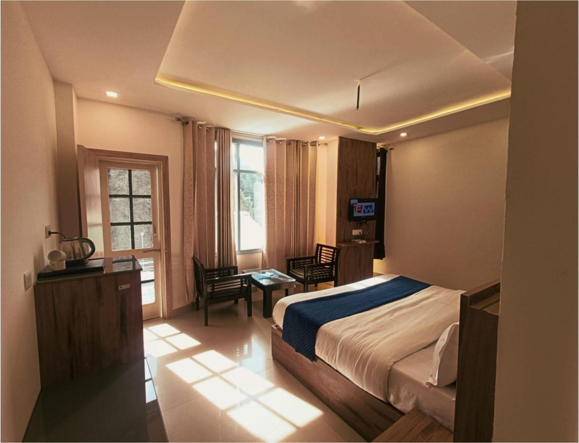Hotel Wild Rose - Далхаузи Экстерьер фото
