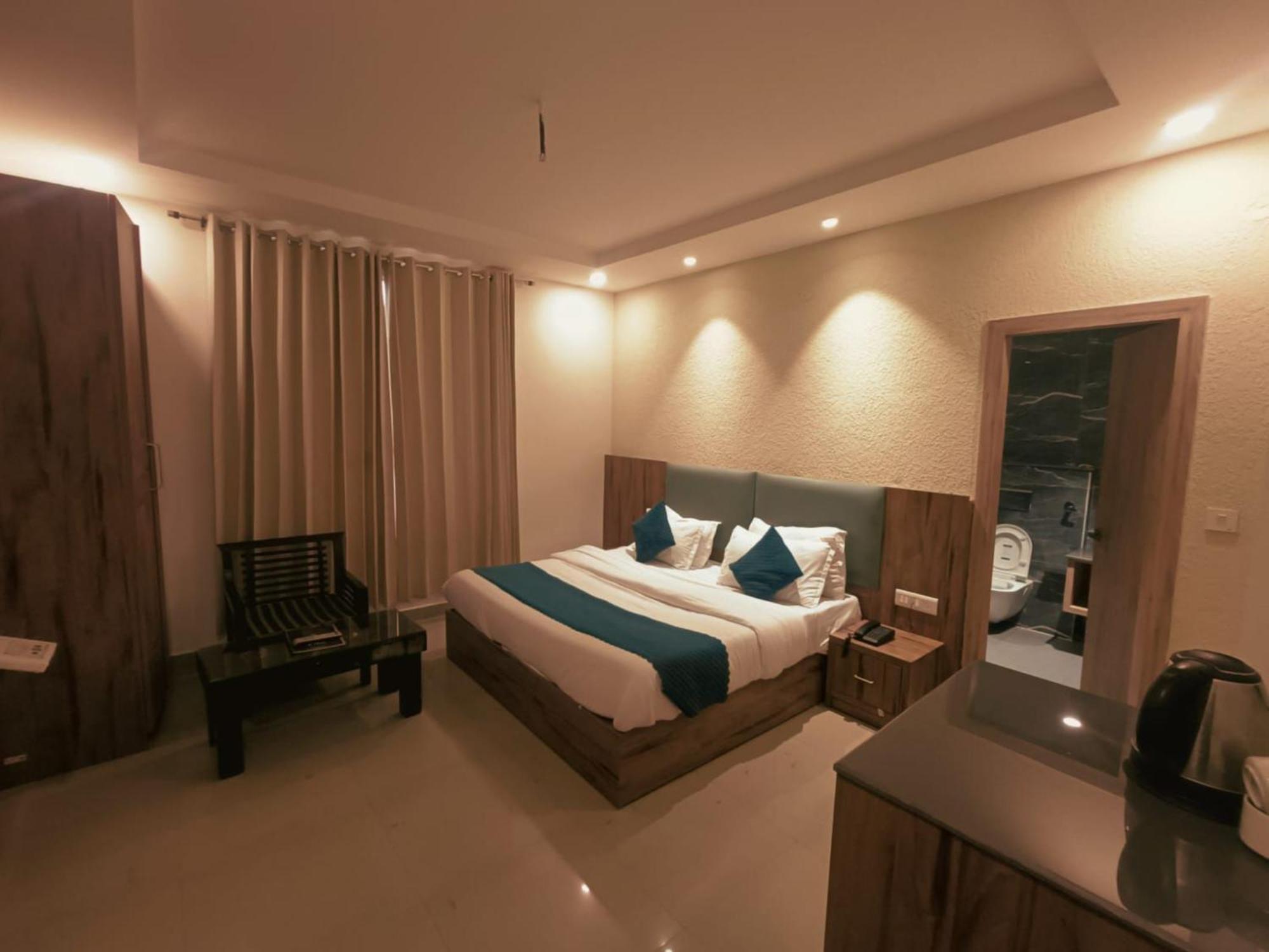 Hotel Wild Rose - Далхаузи Экстерьер фото