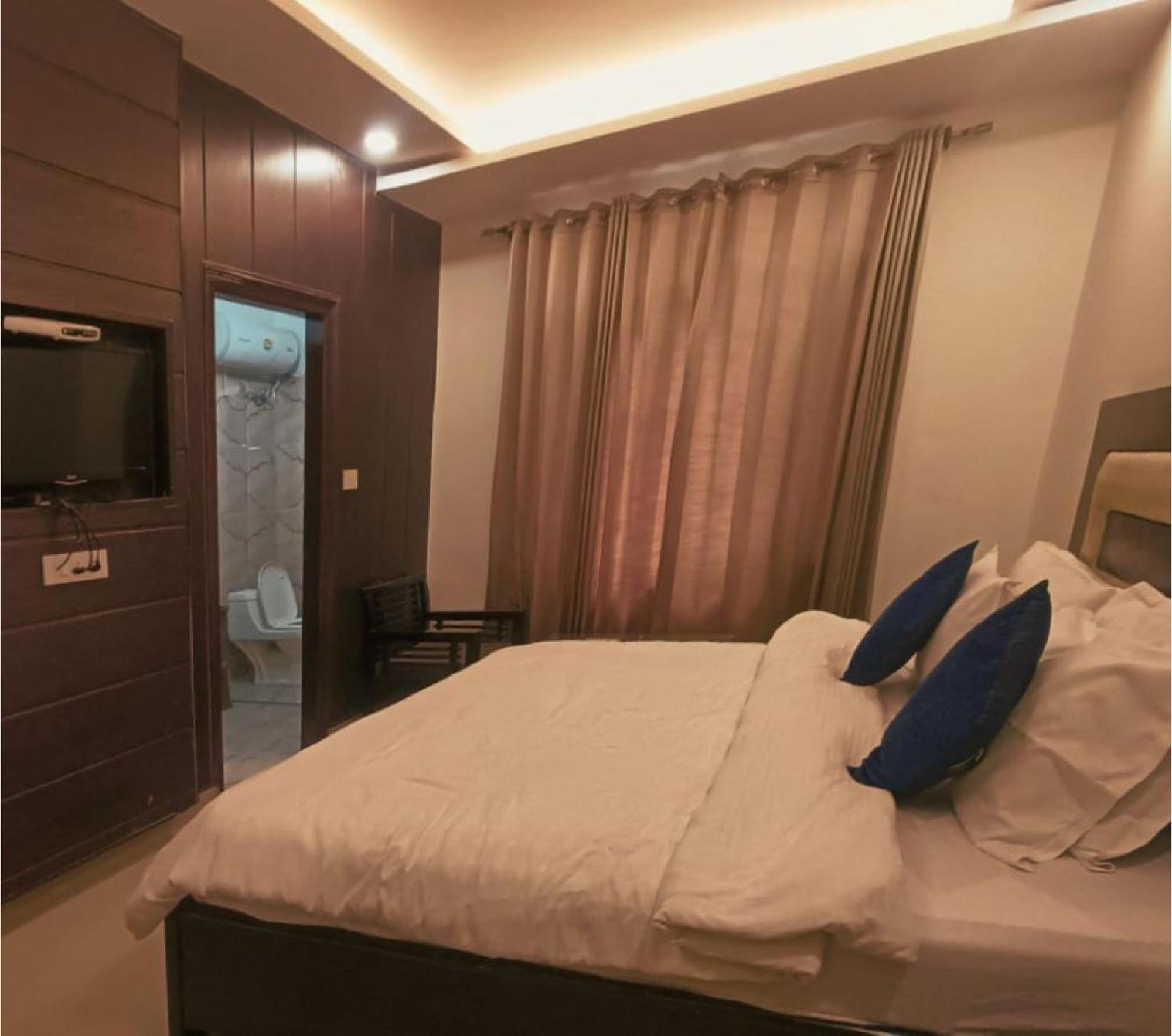 Hotel Wild Rose - Далхаузи Экстерьер фото