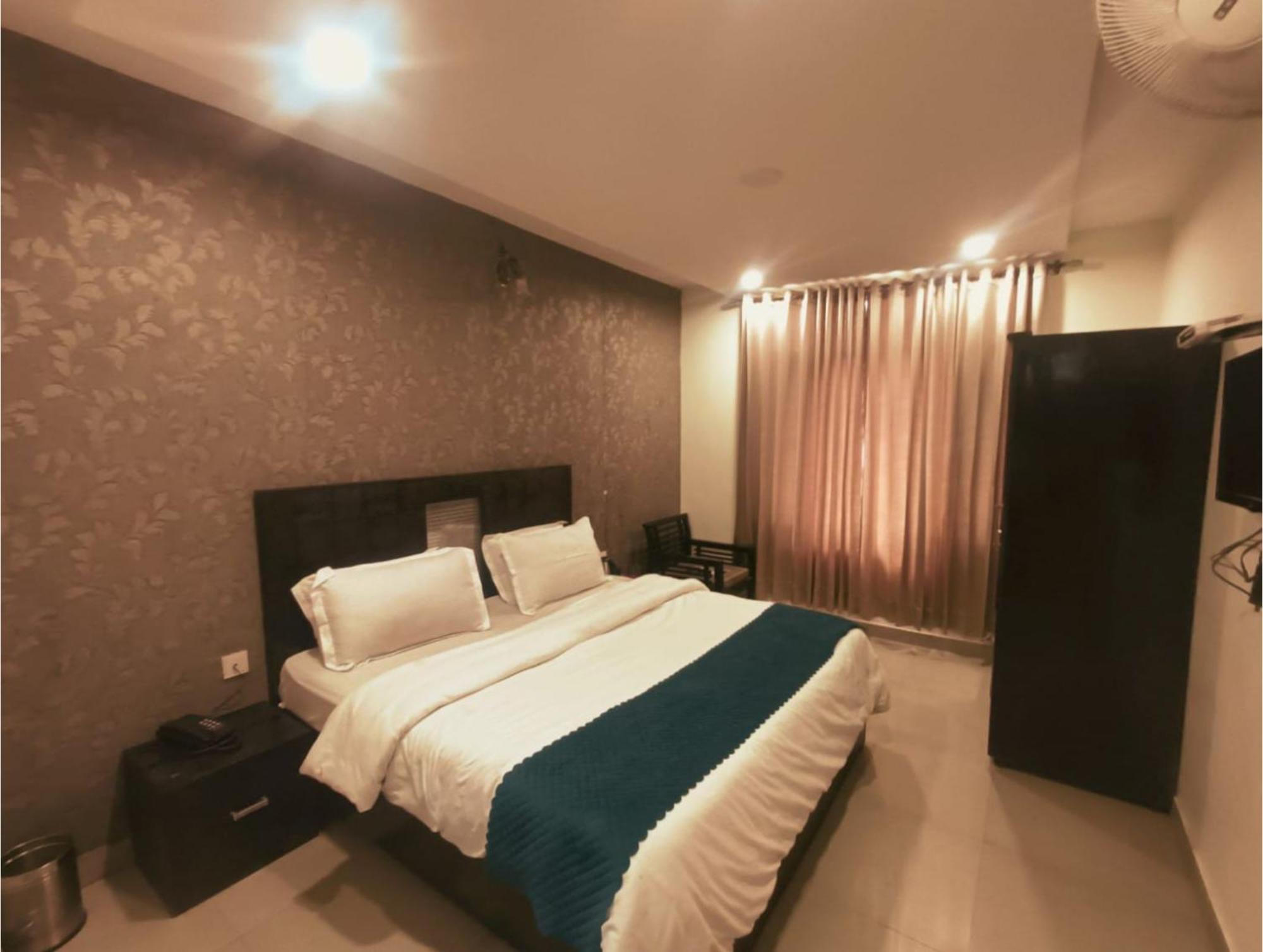 Hotel Wild Rose - Далхаузи Экстерьер фото