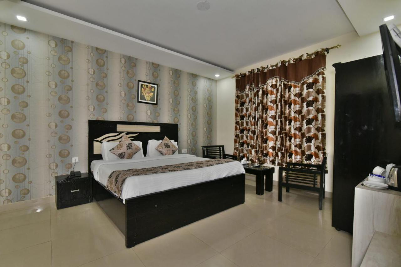 Hotel Wild Rose - Далхаузи Экстерьер фото